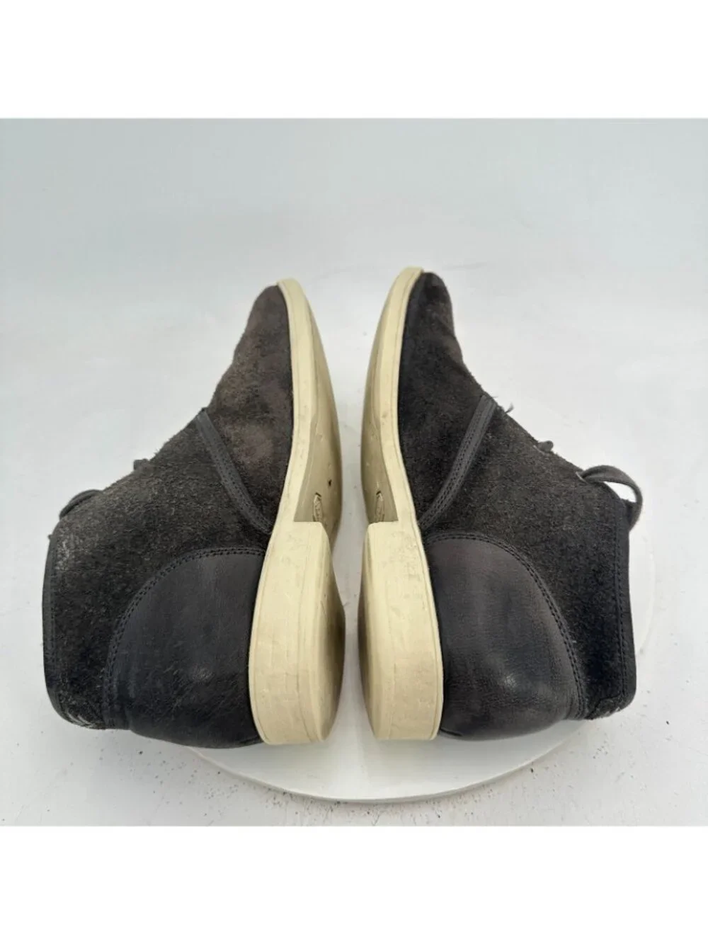 John Varvatos Men Size 8.5M Grey Suede Lace Up Vibram Sole Ankle Chukka Boot